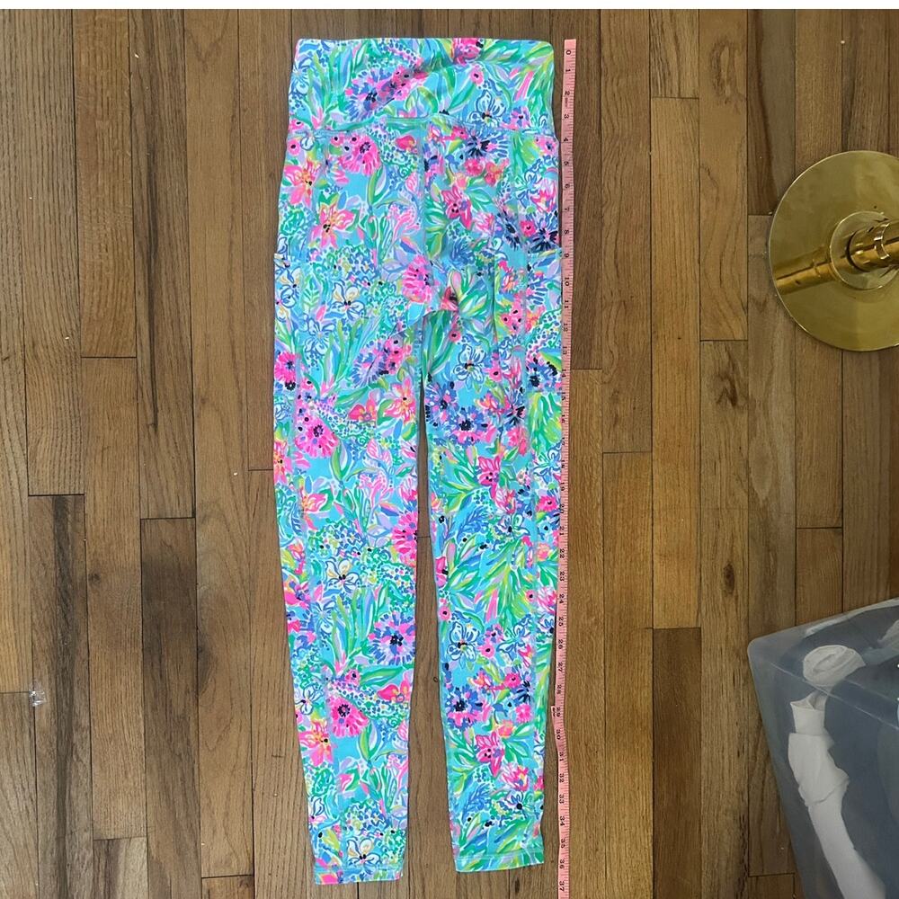 Lilly Pulitzer Luxletic Weekender Leggings in Amalfi Blue Alligator Isle XS NWOT - Picture 2 of 9